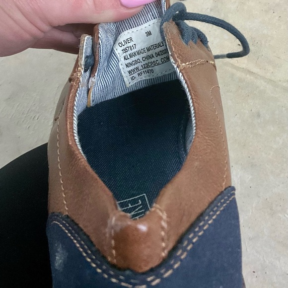 Elegant Brown and Blue Dress Shoes with Textured Soles - Picture 5 of 5